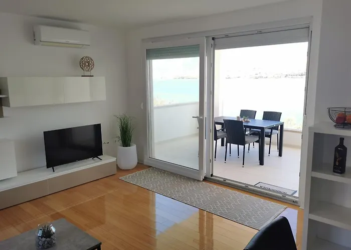 New With Sea View * פג