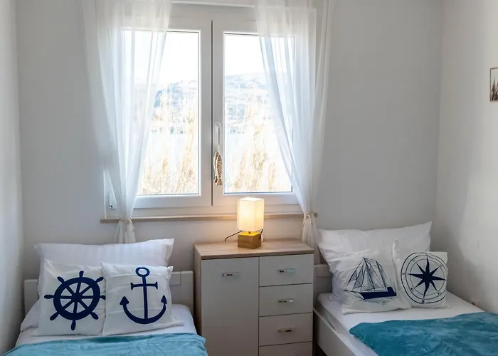 New With Sea View Apartmán *